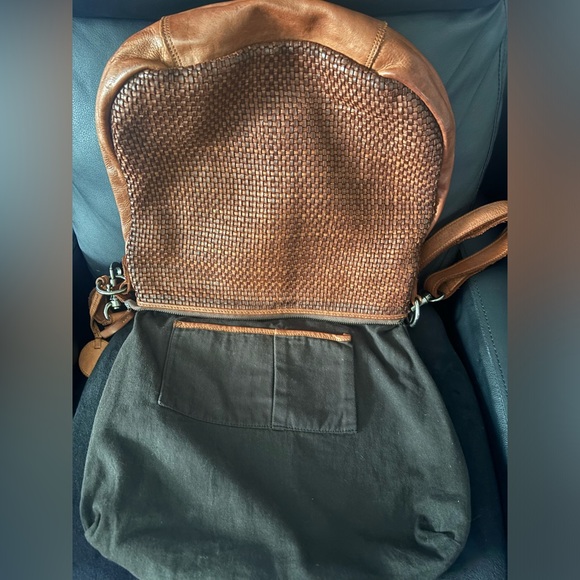 Elegant Brown Textured Shoulder Bag - Picture 16 of 16